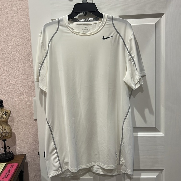 Nike Pro Men’s DriFit fitted athletic jersey. Size L - Picture 3 of 9